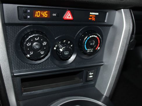 Used 2018 Toyota 86 image 17