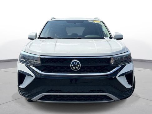 Used 2022 Volkswagen Taos SE FWD image 3