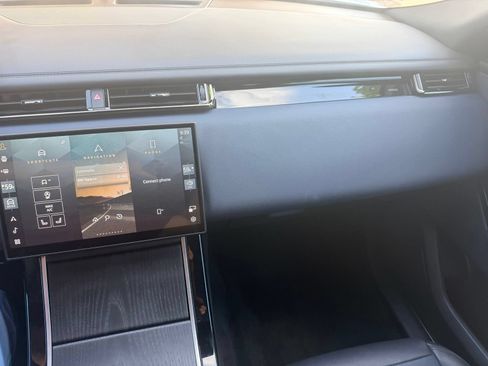 Used 2026 Land Rover Range Rover Velar Dynamic SE AWD/4WD image 10