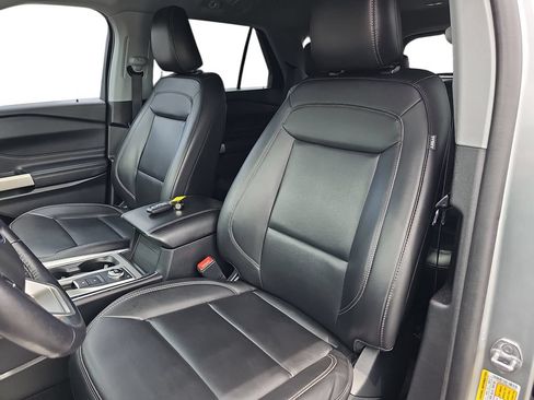 Used 2022 Ford Explorer XLT w/ Equipment Group 202A AWD/4WD image 15