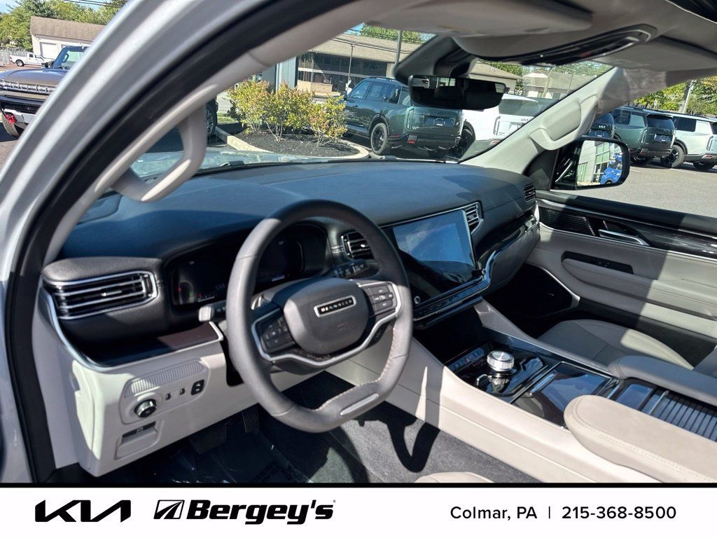 Used 2024 Jeep Wagoneer 4WD w/ Premium Group I image 12
