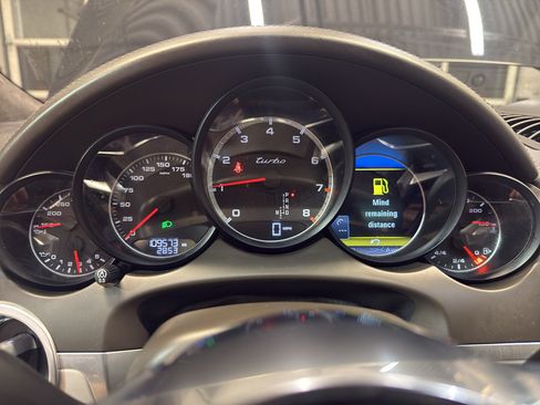 Used 2015 Porsche Cayenne Turbo AWD/4WD image 17