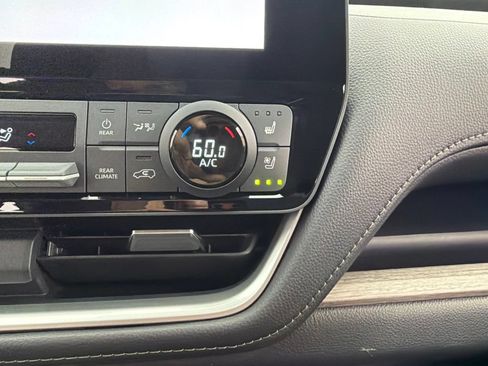 Used 2024 Toyota Grand Highlander AWD image 20