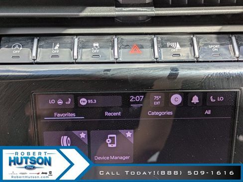 Used 2025 Jeep Grand Cherokee Altitude image 21