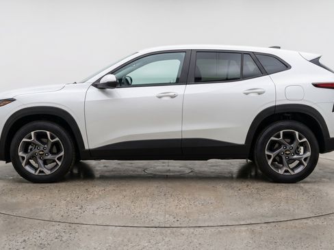 Used 2025 Chevrolet Trax LT FWD image 5