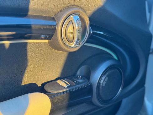 Used 2015 MINI Cooper S image 17