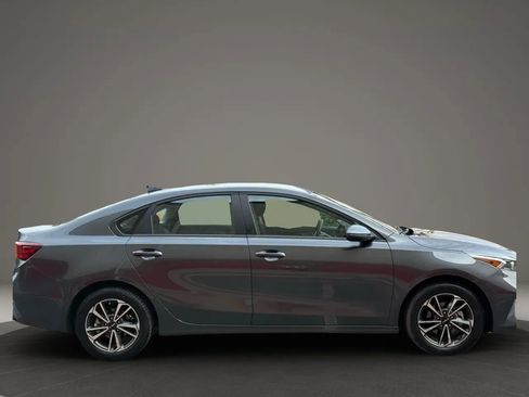 Used 2024 Kia Forte LXS w/ LXS Technology Package image 9