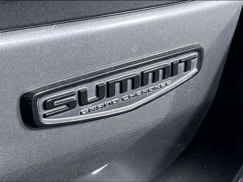 Used 2025 Jeep Grand Cherokee Summit w/ Obsidian Package AWD/4WD image 23