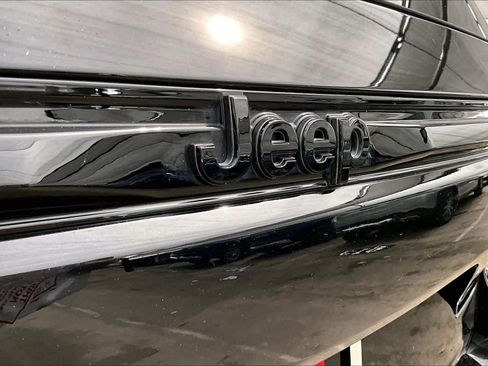 Used 2025 Jeep Grand Cherokee Altitude RWD image 30