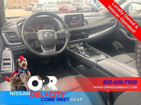 Used 2025 Nissan Rogue SV image 12