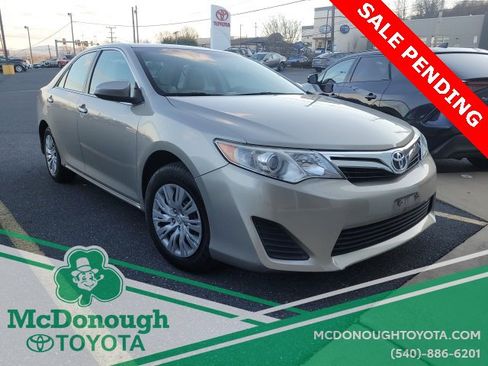 Used 2014 Toyota Camry LE image 3
