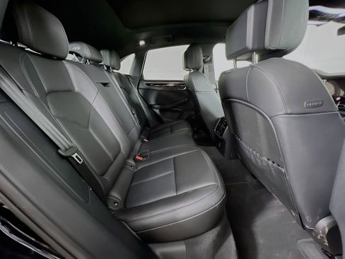 Certified 2025 Porsche Macan AWD/4WD image 29