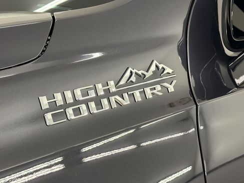 Used 2025 Chevrolet Tahoe High Country AWD/4WD image 40
