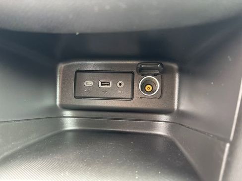 Used 2023 Chevrolet Equinox LT image 28