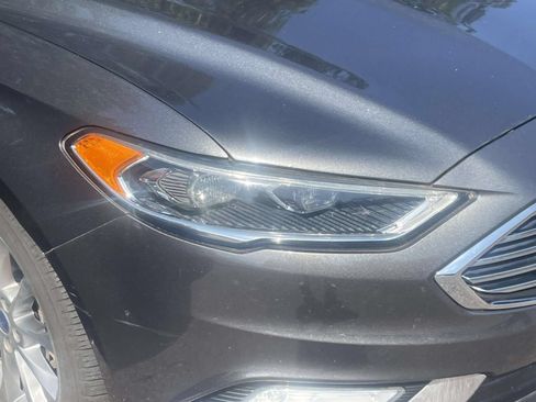 Used 2017 Ford Fusion SE FWD image 10