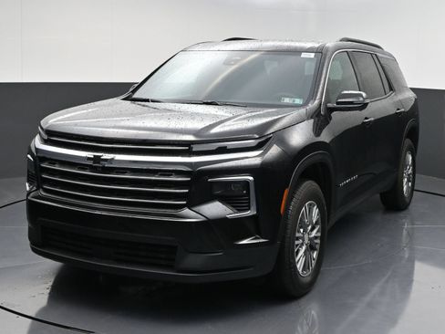 New 2026 Chevrolet Traverse LT w/ Driver Confidence Package AWD/4WD image 3