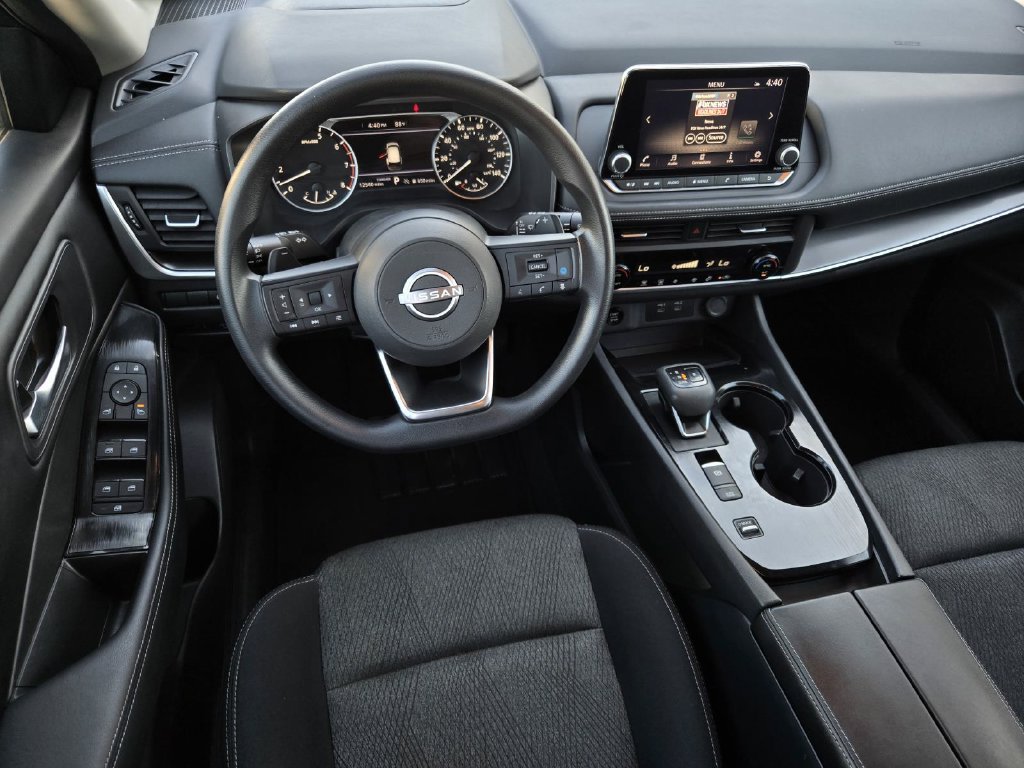 Certified 2024 Nissan Rogue SV FWD image 16
