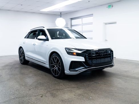 Used 2021 Audi Q8 Prestige w/ Prestige Package image 27