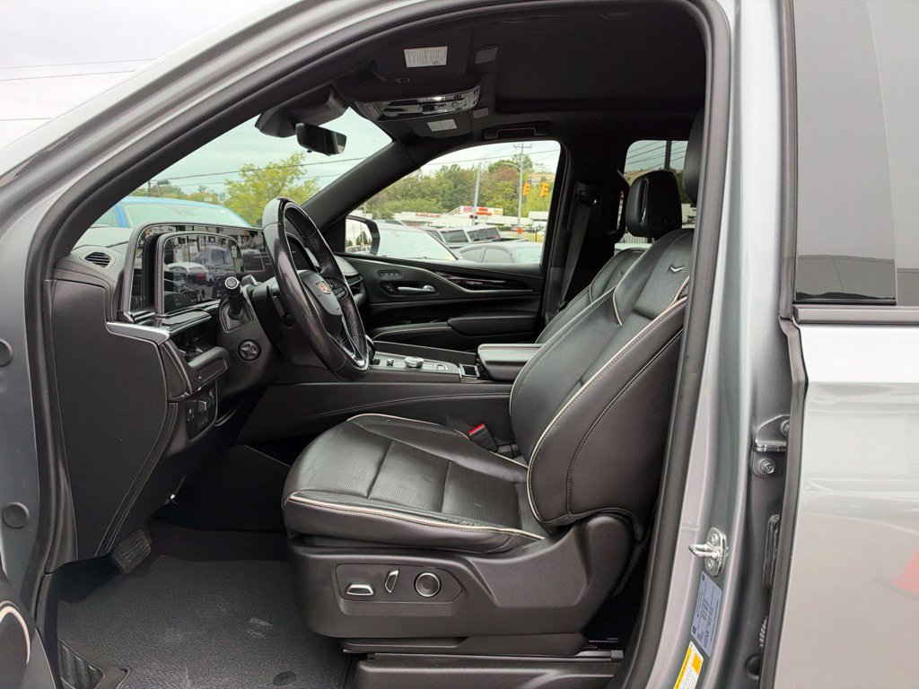 Used 2024 Cadillac Escalade ESV Sport RWD image 12