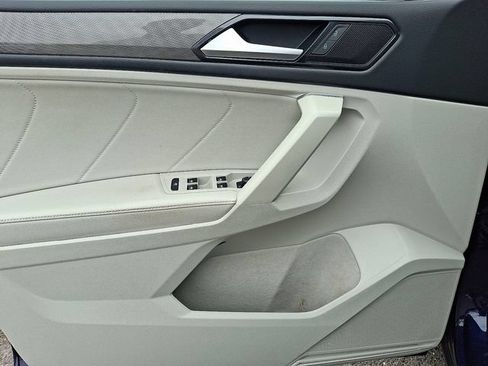 Used 2022 Volkswagen Tiguan SE w/ Panoramic Sunroof Package AWD/4WD image 13