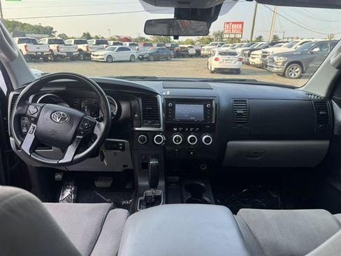 Used 2018 Toyota Sequoia SR5 AWD/4WD image 23