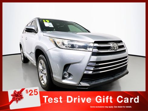 Used 2019 Toyota Highlander Limited image 1