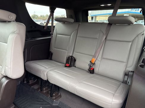 Used 2022 Chevrolet Suburban Z71 w/ Luxury Package image 13