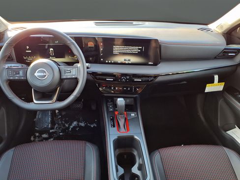 New 2026 Nissan Kicks SR w/ Cold Weather Package AWD/4WD image 17