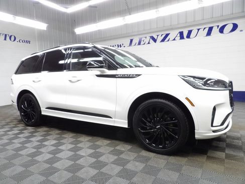 Used 2025 Lincoln Aviator Reserve w/ Luxury Package AWD/4WD image 3