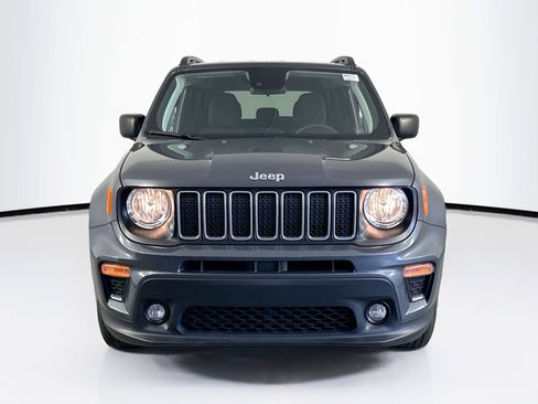 Used 2022 Jeep Renegade Latitude image 2