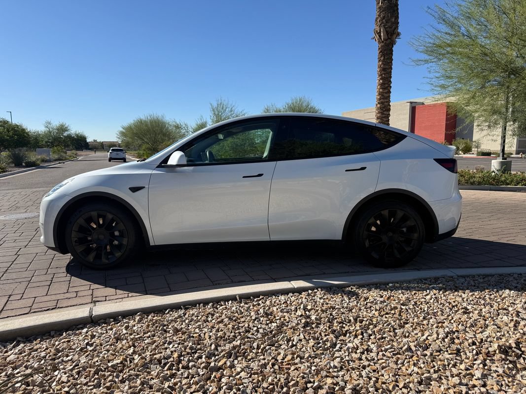 Used 2022 Tesla Model Y Long Range AWD/4WD image 5