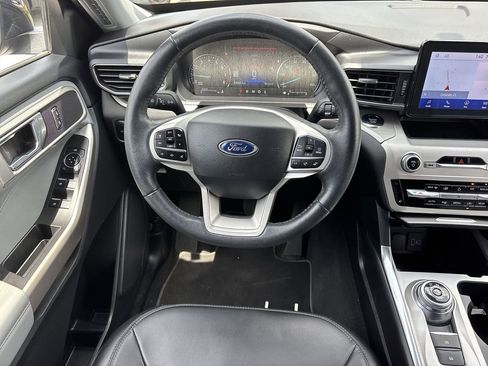 Used 2023 Ford Explorer XLT w/ Equipment Group 202A RWD image 13