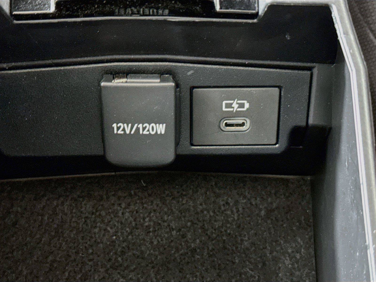 Certified 2025 Toyota Corolla SE w/ SE Premium Package FWD image 33