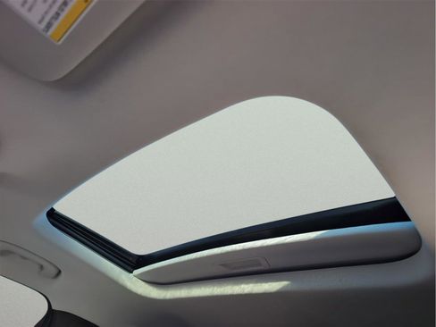 Used 2024 Chevrolet Trax ACTIV w/ Sunroof Package image 15