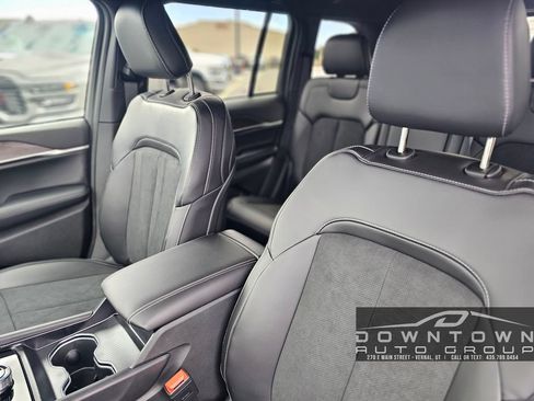 New 2026 Jeep Grand Cherokee Altitude AWD/4WD image 21