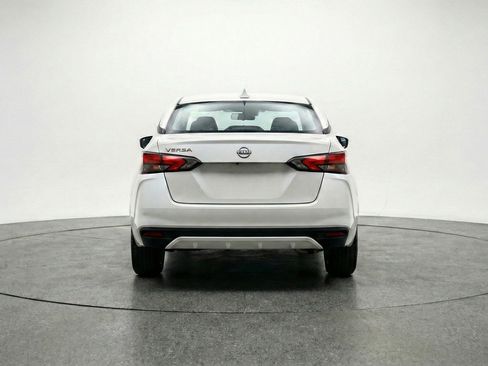 Used 2025 Nissan Versa SV image 7