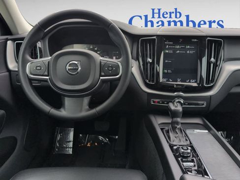 Used 2019 Volvo XC60 T5 Momentum image 6