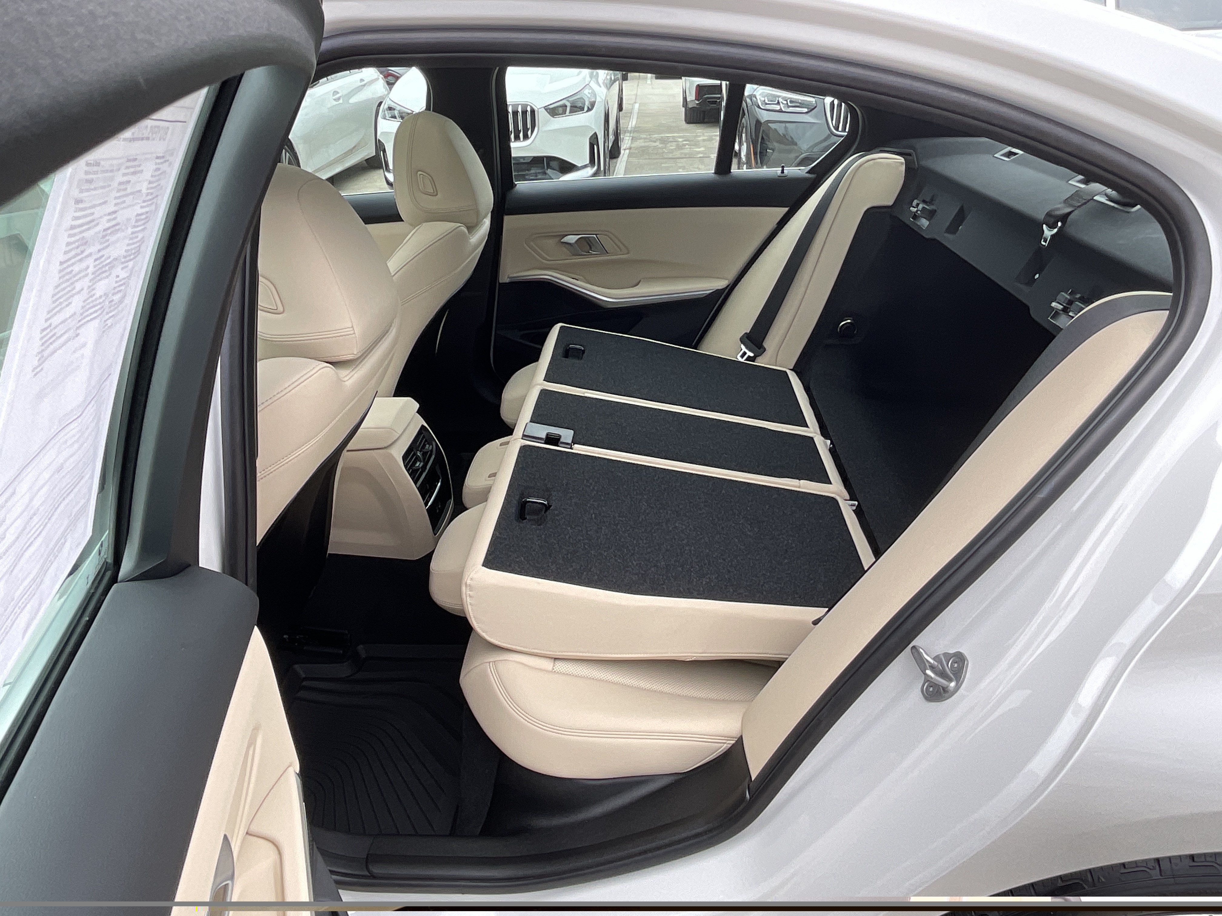 Used 2024 BMW 330i Sedan w/ Convenience Package RWD image 30