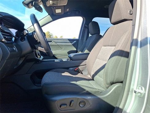 Used 2025 GMC Acadia Elevation image 13