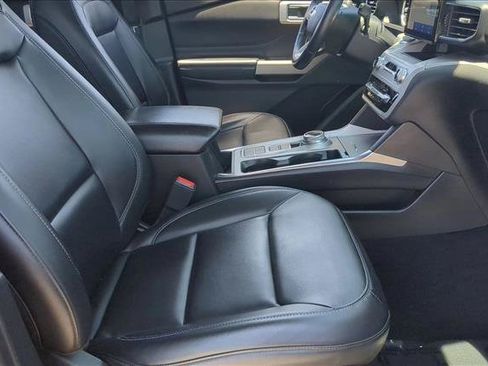 Used 2023 Ford Explorer XLT w/ Equipment Group 202A RWD image 19