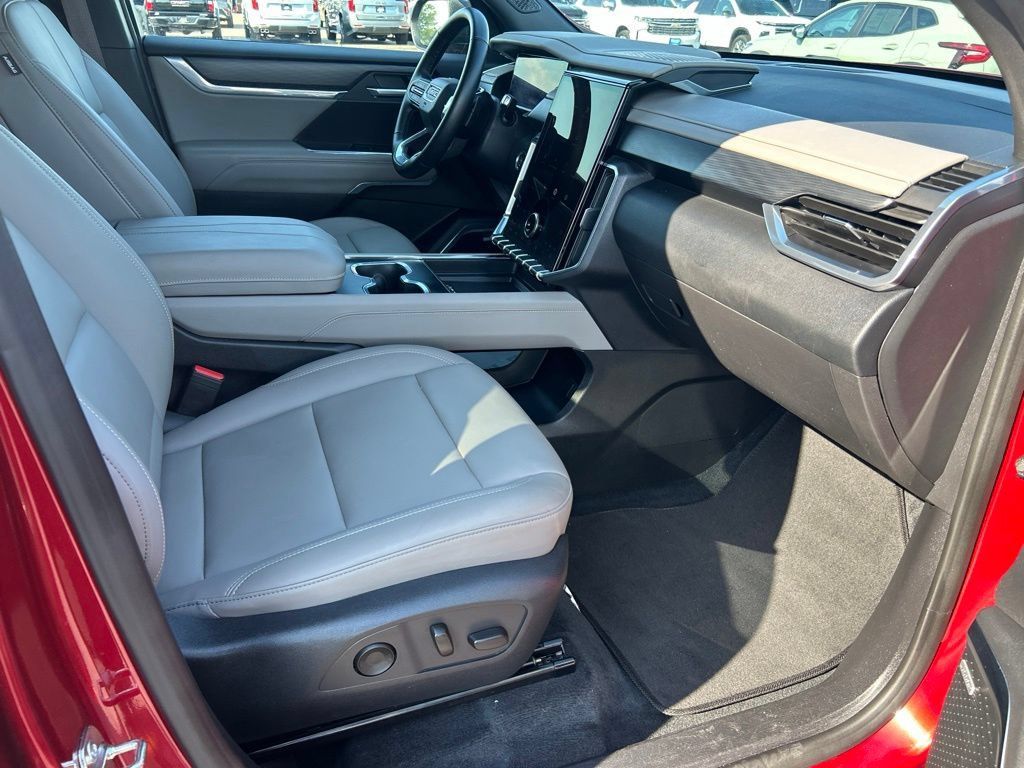 Used 2026 GMC Acadia Elevation w/ Elevation Premium Package FWD image 19
