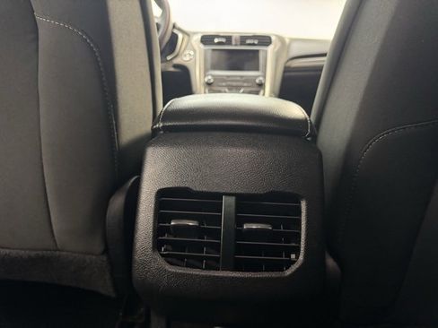 Used 2020 Ford Fusion SE image 27