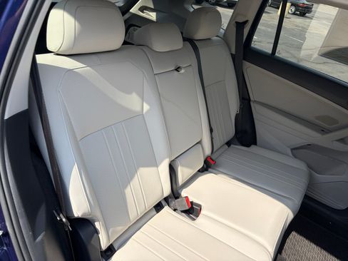 Used 2024 Volkswagen Tiguan SE AWD/4WD image 18
