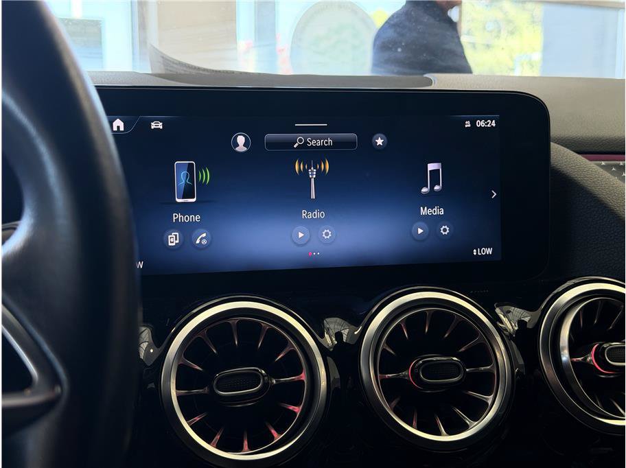 Used 2025 Mercedes-Benz GLA 250 4MATIC image 13