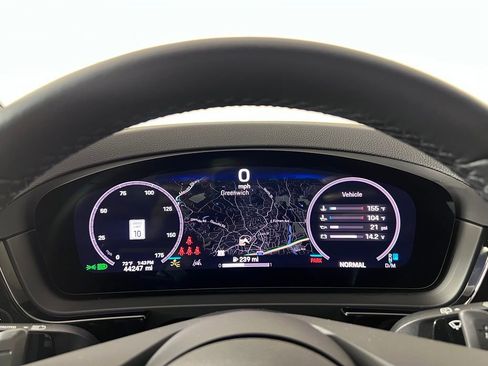 Certified 2024 Porsche Cayenne AWD/4WD image 31
