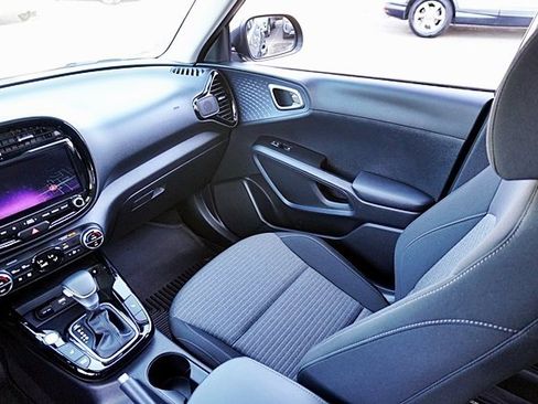 Used 2023 Kia Soul EX image 22