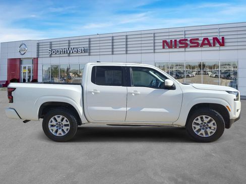 Used 2022 Nissan Frontier SV AWD/4WD image 4
