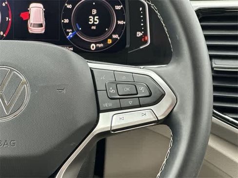 Used 2022 Volkswagen Atlas SE w/ Black Wheel Package image 9