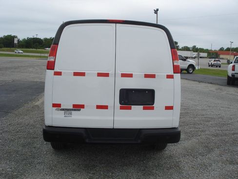 Used 2021 Chevrolet Express 2500 RWD image 7