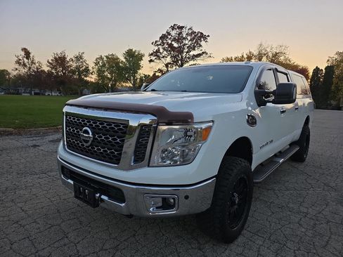 Used 2016 Nissan Titan SV image 1